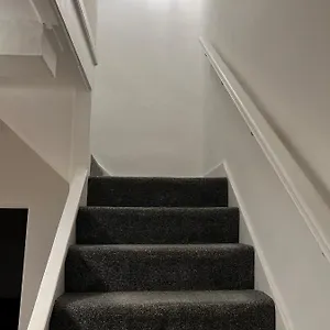 Fumscrib2 Homestay London