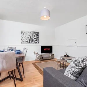 4 Bedroom House With Parking & Garden By Cherry Short Let's & Services Apartment Cambridge (Cambridgeshire)